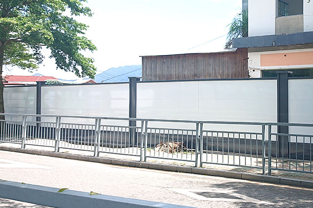 深圳施工圍擋標(biāo)準-深圳A類工地施工圍擋標(biāo)準款案例,圍擋效果圖，深圳市大通建設(shè)發(fā)展有限公司鋼結(jié)構(gòu)圍擋生產(chǎn)廠家